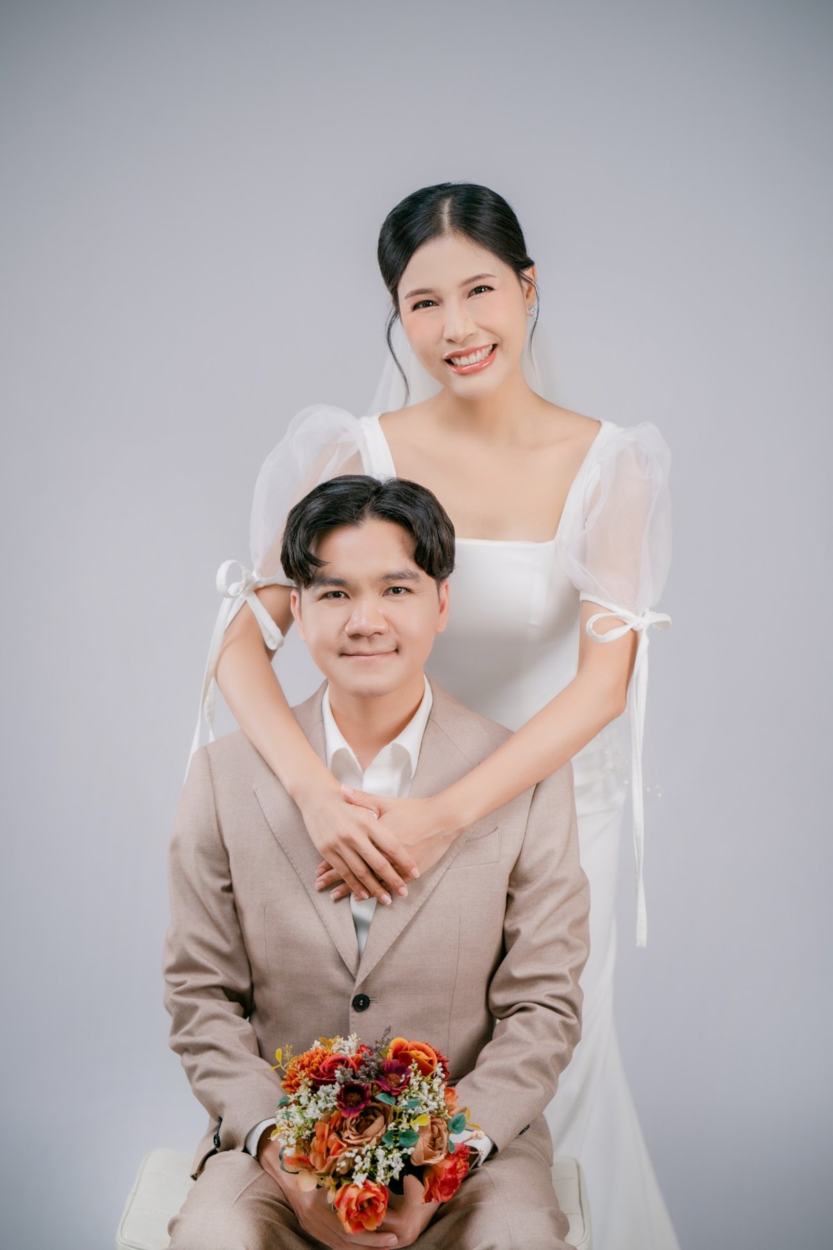 Amm standing behind Hrung with a bouquet